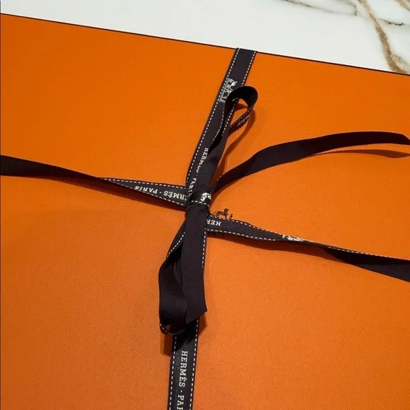 Hermes Orange Box with Ribbon 15x9x3 - Picture 4 of 5